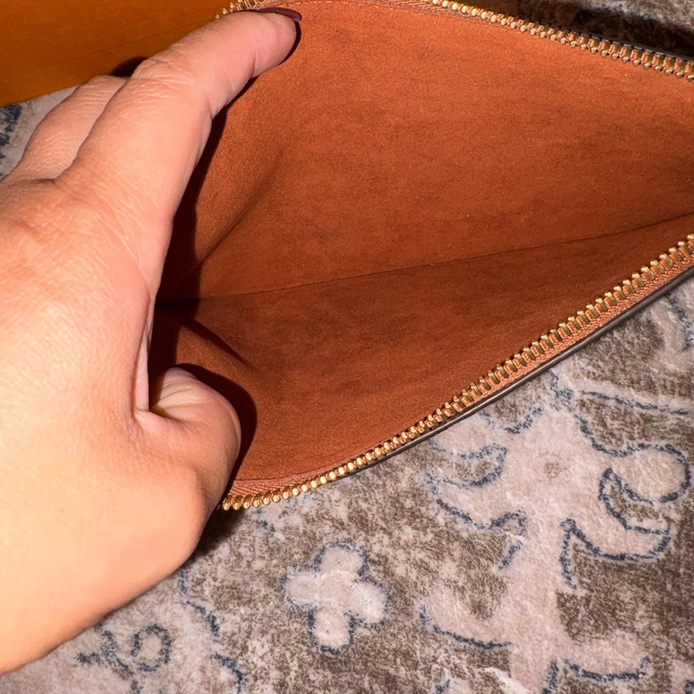 Louis Vuitton Tan Monogram Pouch - Picture 2 of 2